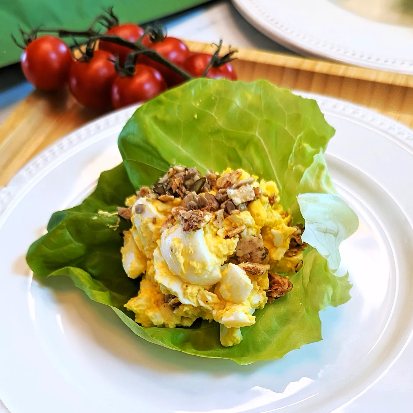 A crunchy lettuce wrap with rich egg salad topped with Struesli granola.