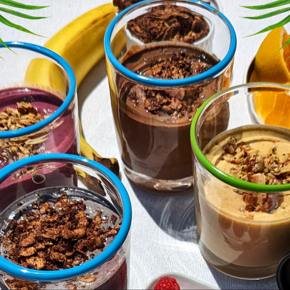 Four flavorful and refreshing smoothies using Struesli Original granola and Struesli cacao + coffee granola.