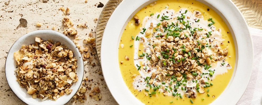 Curried butternut squash bisque paired with a sprinkle of Struesli Original.